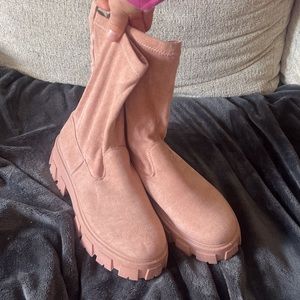 PINK BOOTS SIZE 10